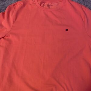 Men’s Large Tommy Hilfiger T-Shirt.